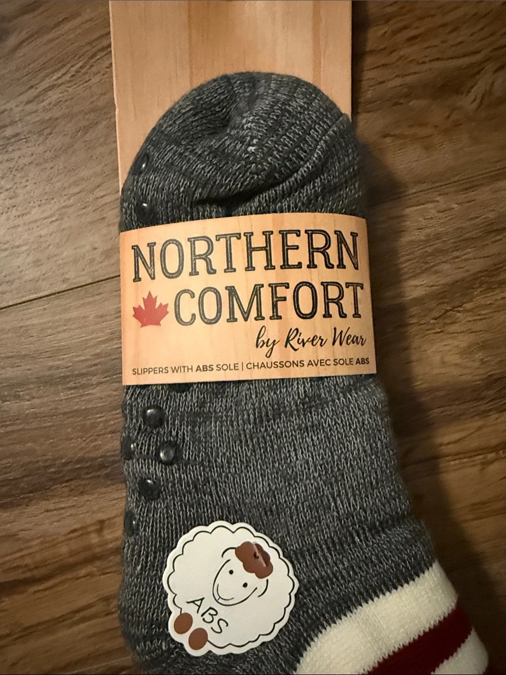 Men’s Grey and Cream Maple-Accent Slipper Socks
